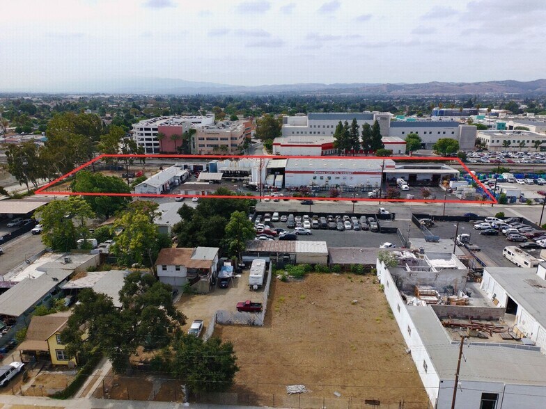 404-480 E Commercial St, Pomona, CA à vendre - Photo du bâtiment - Image 2 de 7