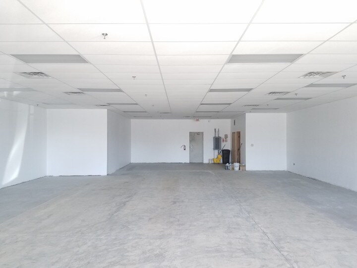 1800 E 23rd St, Lawrence, KS for lease - Interior Photo - Image 3 of 6