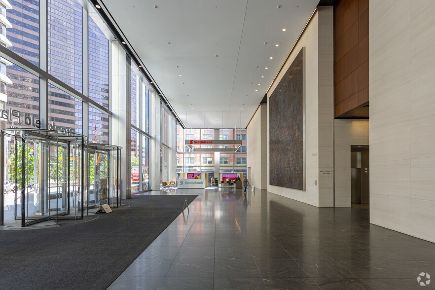 225 6 Av SW, Calgary, AB à louer - Hall d’entrée - Image 3 de 10