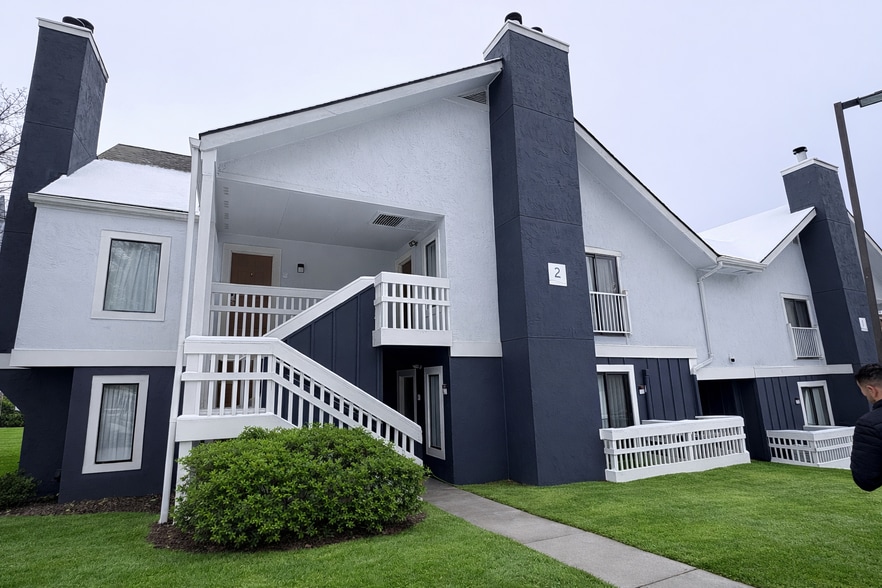 35 Hurricane Ln, Williston, VT for sale - Building Photo - Image 3 of 18