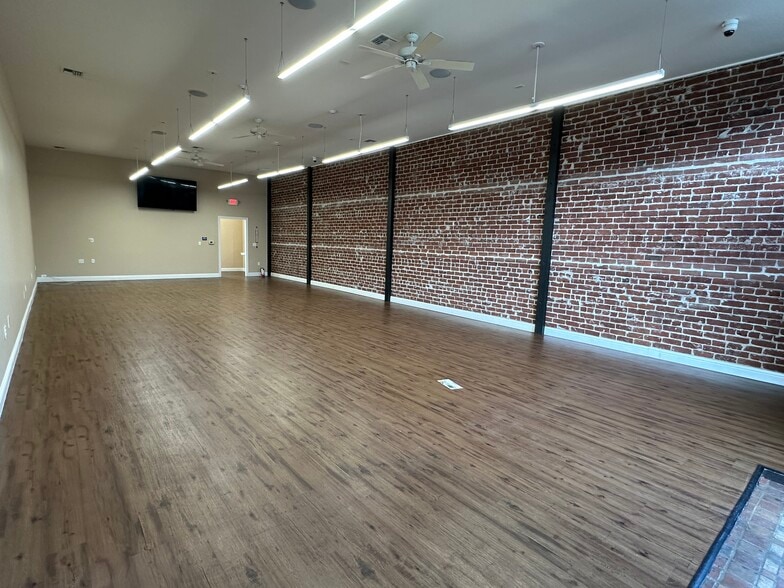 218-220 W Harding Way, Stockton, CA for lease - Building Photo - Image 3 of 6