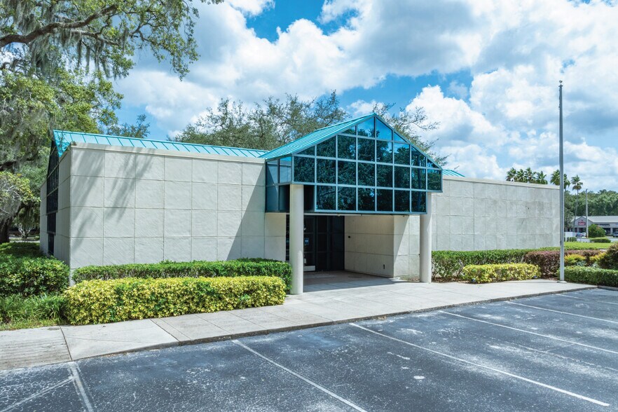 15302 Amberly Dr, Tampa, FL à vendre - Photo du bâtiment - Image 1 de 5