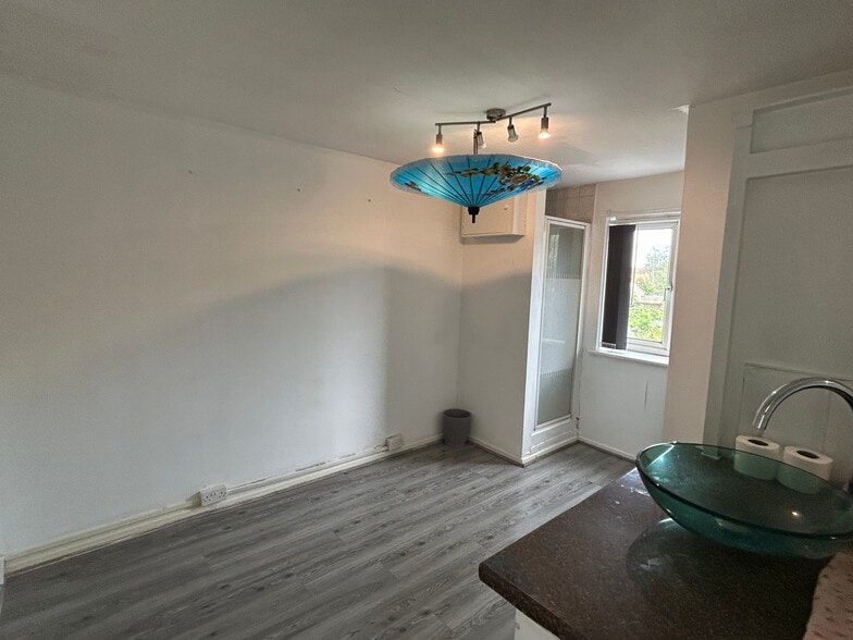 502 Cricklade Rd, Swindon for lease - Building Photo - Image 2 of 4