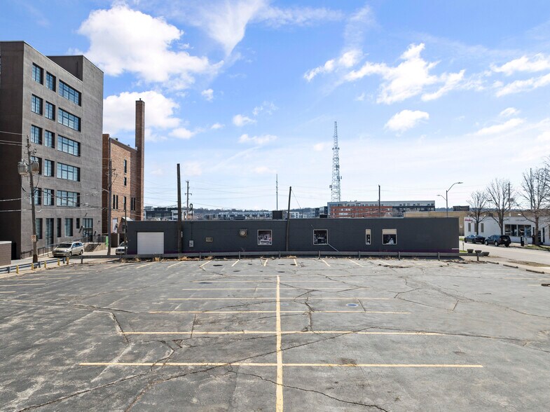 111 11th St, Des Moines, IA à vendre - Photo du bâtiment - Image 2 de 31