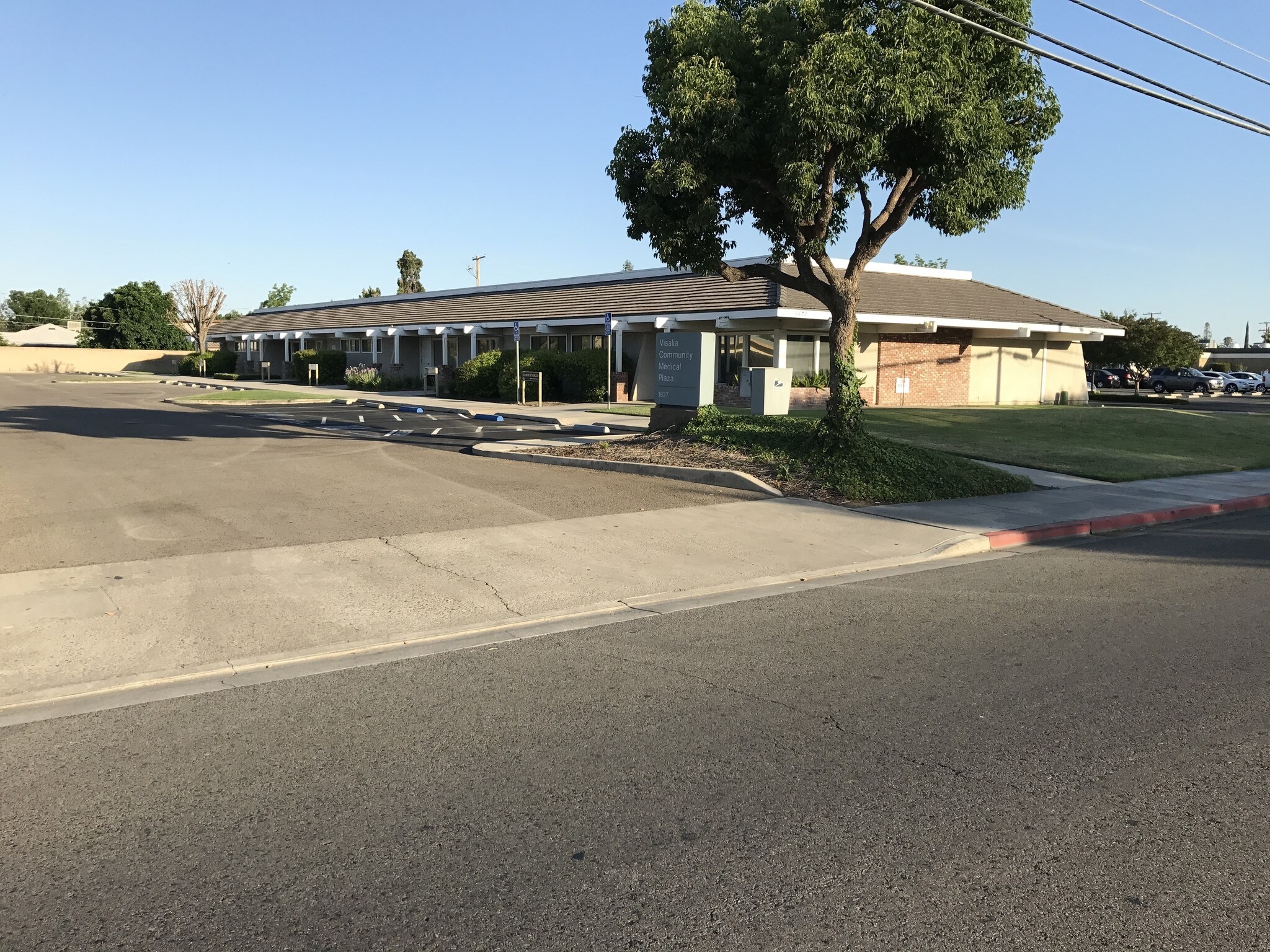 1827 S Court St, Visalia, CA à vendre Photo principale- Image 1 de 10