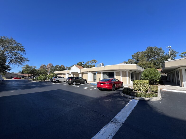 13787 Belcher Rd, Largo, FL for lease - Primary Photo - Image 1 of 15