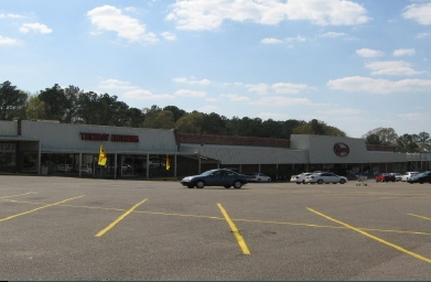 946 N 16th Ave, Laurel, MS for lease - Primary Photo - Image 1 of 6