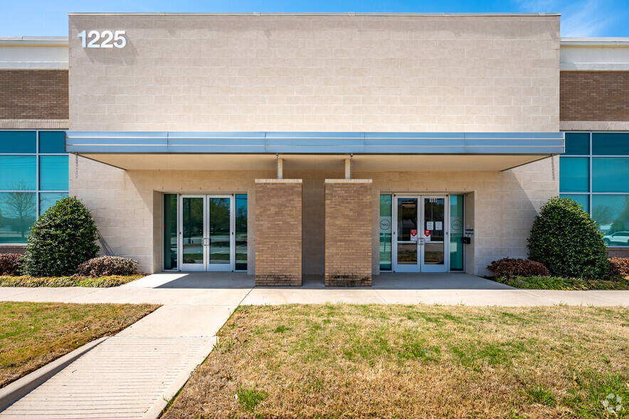 1225 Alma Rd, Richardson, TX for lease - Building Photo - Image 3 of 8