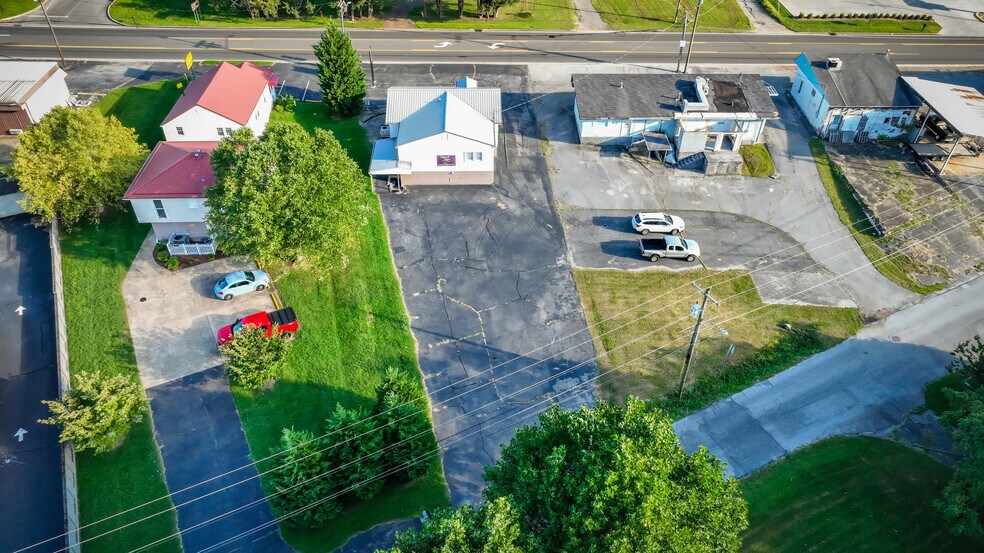 1119 N Main Ave, Erwin, TN à louer - Photo du bâtiment - Image 3 de 55