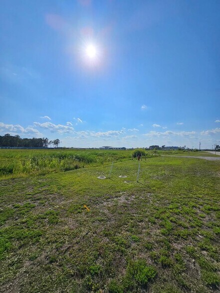 1001 Mabel Rawlinson Dr, Holly Ridge, NC à vendre - Photo du bâtiment - Image 3 de 7