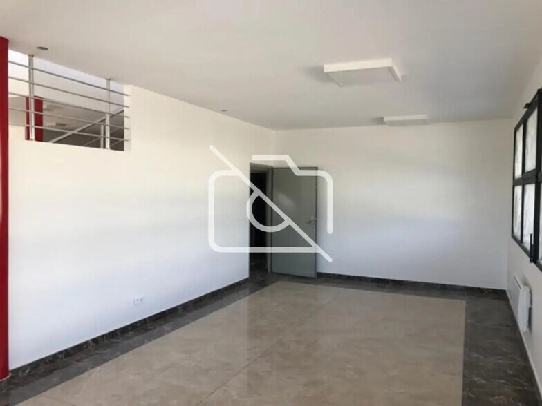 Industrial in Bondoufle for lease - Building Photo - Image 3 of 7