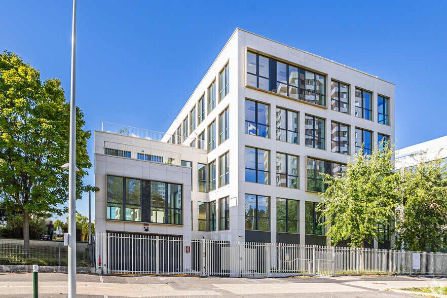 Bureau dans Nanterre à louer - Photo du bâtiment - Image 3 de 4