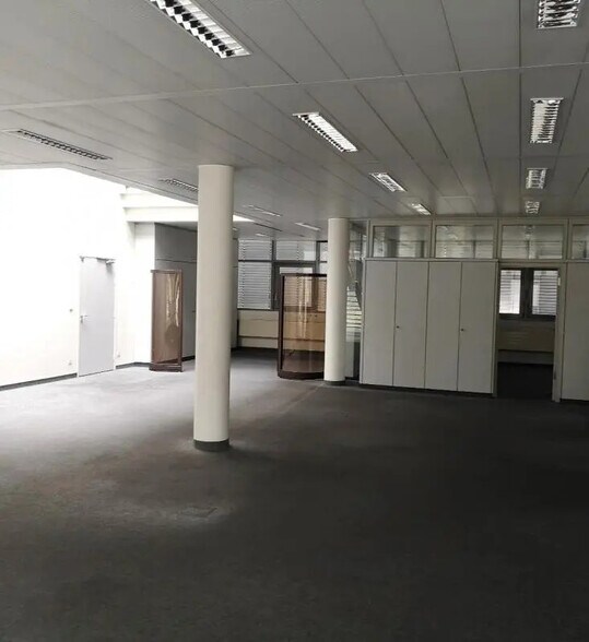 Industrial in Reims for lease - Building Photo - Image 2 of 12