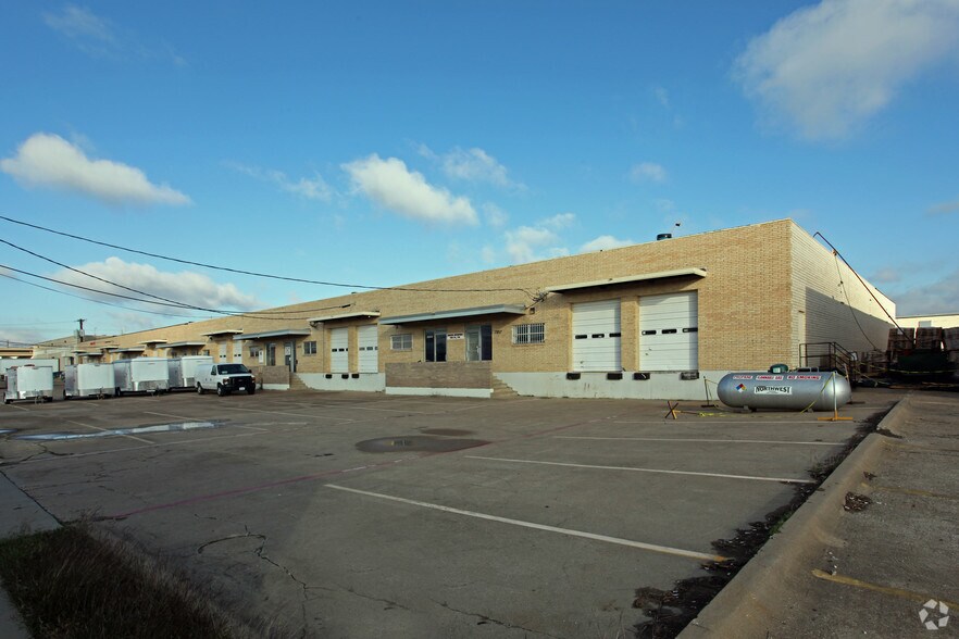 2837-2857 Anode Ln, Dallas, TX à louer - Photo du bâtiment - Image 2 de 2