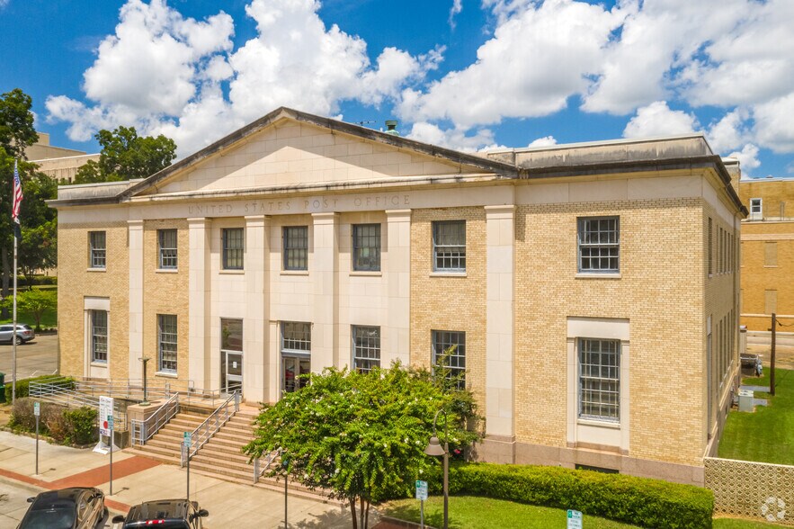 201 E Methvin St, Longview, TX à louer - Photo du bâtiment - Image 2 de 5