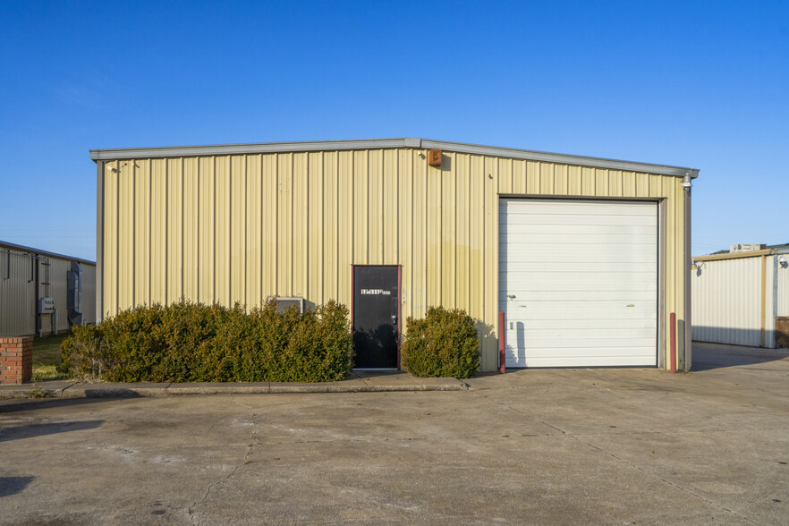 12 S 111th Ave, Tulsa, OK for lease - Building Photo - Image 1 of 61