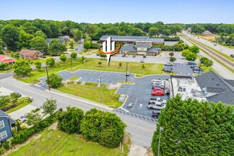305 N Main St, Simpsonville, SC for lease Building Photo- Image 2 of 7