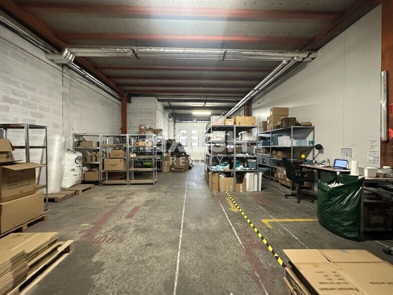 Flex in Caluire-et-Cuire for lease - Interior Photo - Image 1 of 8