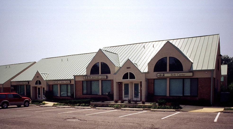 9811 Greenbelt Rd, Lanham, MD à vendre - Photo du bâtiment - Image 2 de 5