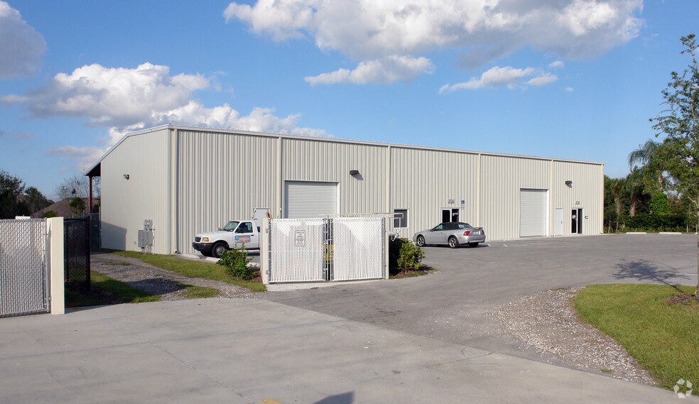 2726-2732 Pemberton Dr, Apopka, FL à louer - Photo du bâtiment - Image 2 de 4