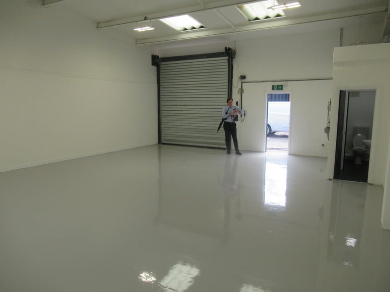 Glenville Mews, London for lease - Building Photo - Image 3 of 4