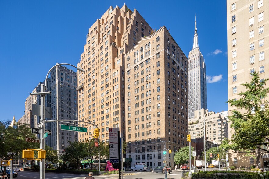 16 Park Ave, New York, NY à vendre - Photo du bâtiment - Image 2 de 10