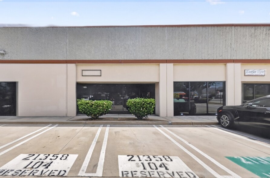 21358 Nordhoff St, Chatsworth, CA for lease - Building Photo - Image 1 of 14