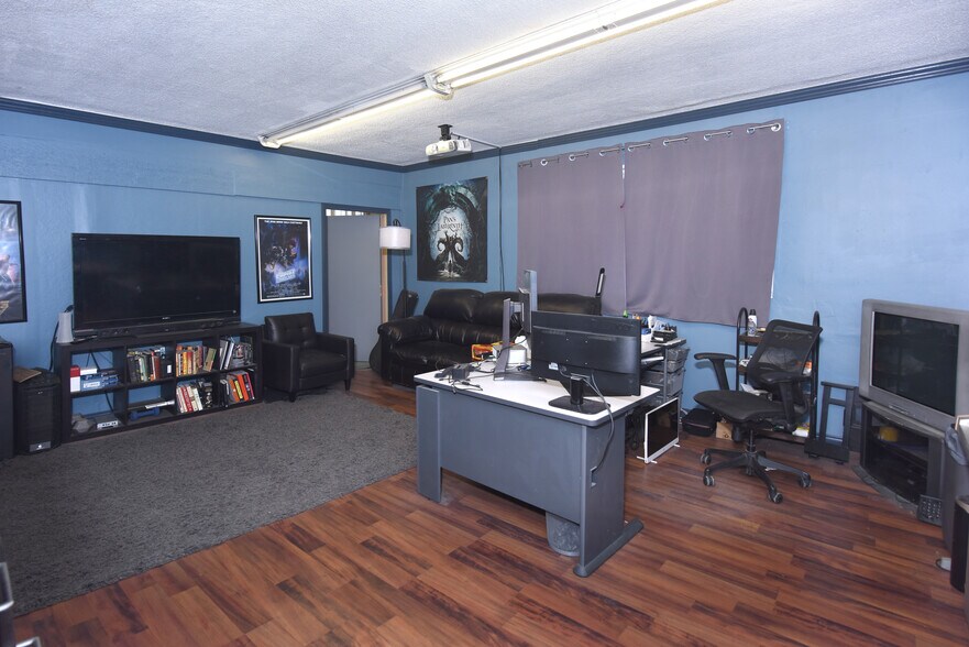 7120-7122 Topanga Canyon Blvd, Canoga Park, CA à vendre - Photo du bâtiment - Image 3 de 14