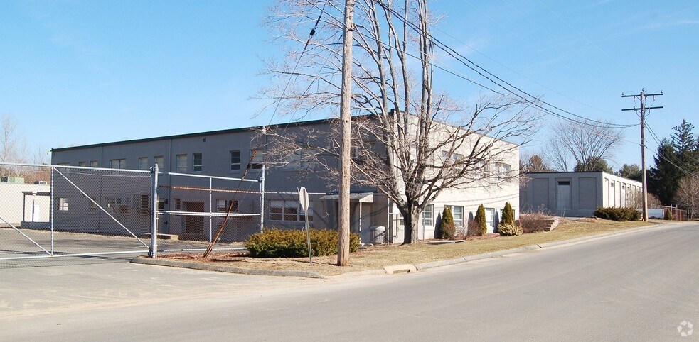 440 Middlefield St, Middletown, CT à louer - Photo du bâtiment - Image 3 de 14