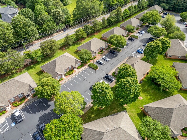 1402 Abbey Ct, Alpharetta, GA for lease - Primary Photo - Image 1 of 5