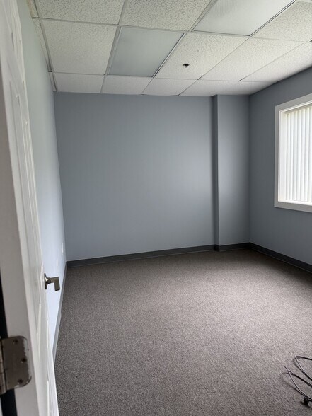 126 S Turnpike Rd, Wallingford, CT à louer - Photo du bâtiment - Image 3 de 11