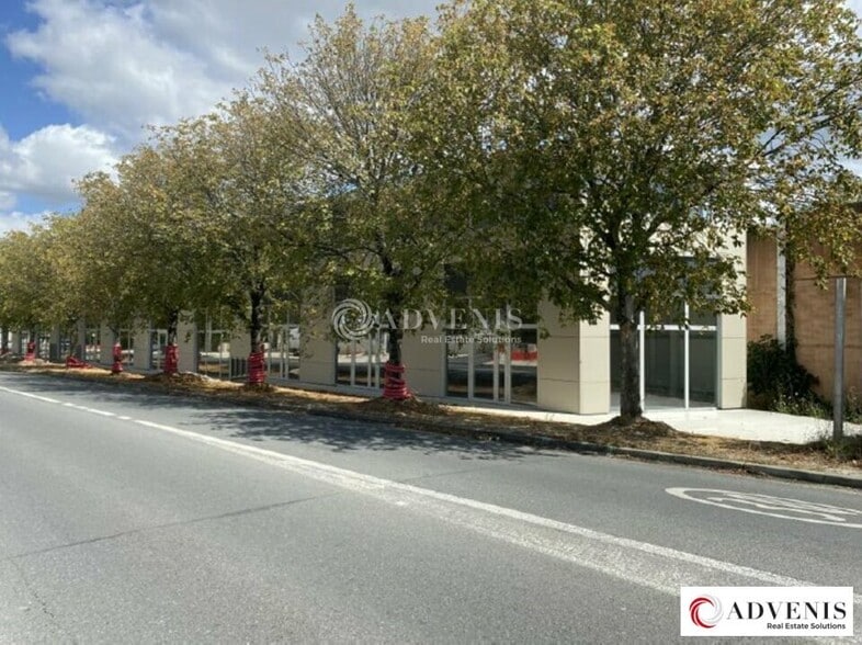 1 Avenue De Bordeaux, Carbon-Blanc for sale - Building Photo - Image 1 of 3