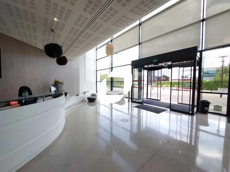 2-4 Rue De La Redoute, Guyancourt for lease - Building Photo - Image 3 of 15