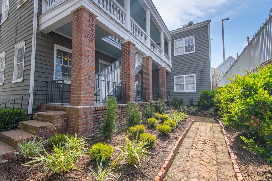 121 Calhoun St, Charleston, SC à louer - Photo du bâtiment - Image 3 de 14