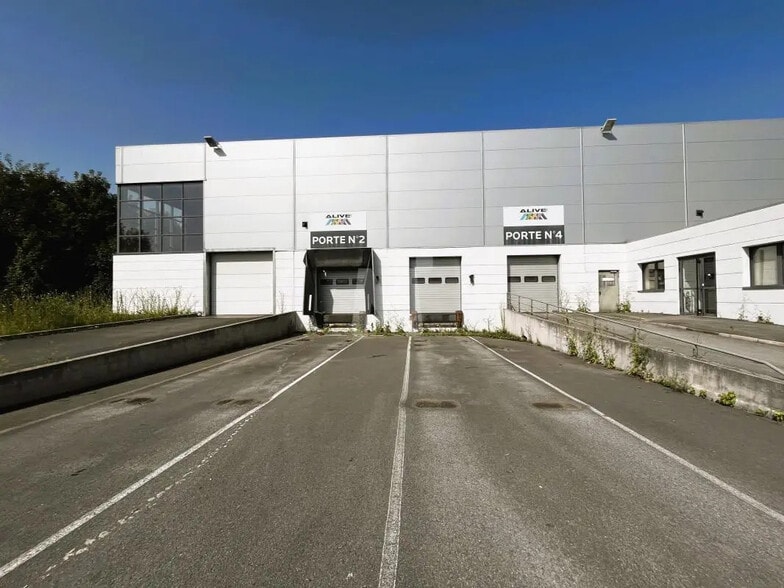 Office in Moissy-Cramayel for lease - Building Photo - Image 2 of 10