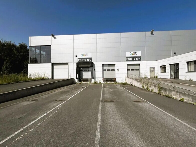 Bureau dans Moissy-Cramayel à louer - Photo du bâtiment - Image 2 de 10