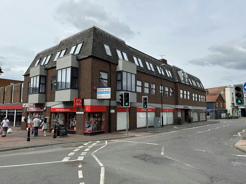 Church Walk, Burgess Hill for lease - Building Photo - Image 3 of 12