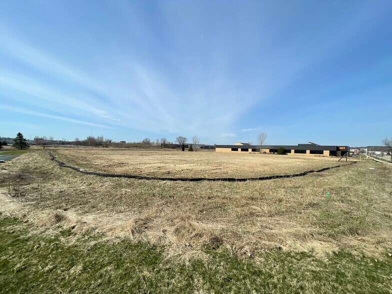3130 Deming Way, Middleton, WI à vendre - Photo du bâtiment - Image 2 de 2