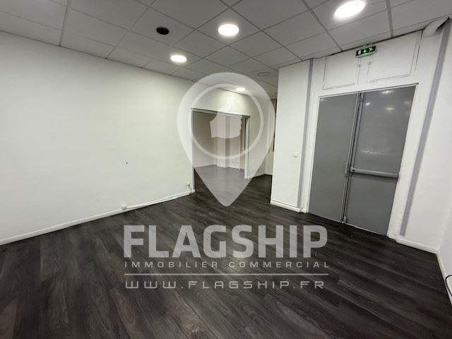 Retail in Paris for lease - Building Photo - Image 3 of 9