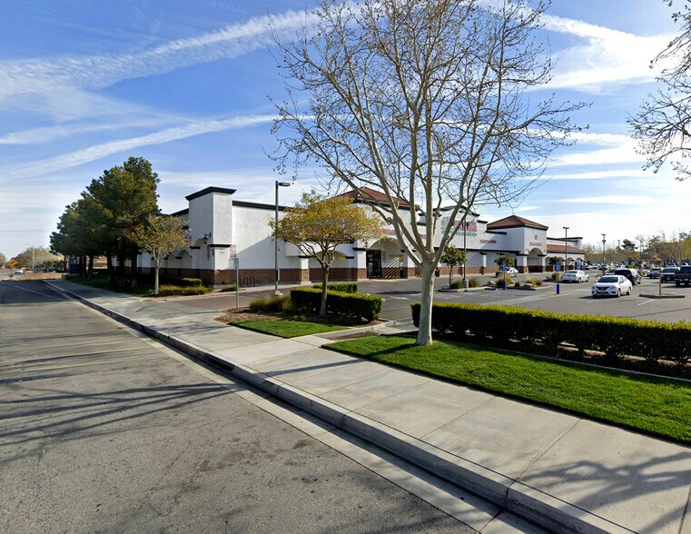 815 E Avenue K, Lancaster, CA à vendre - Photo du bâtiment - Image 2 de 10