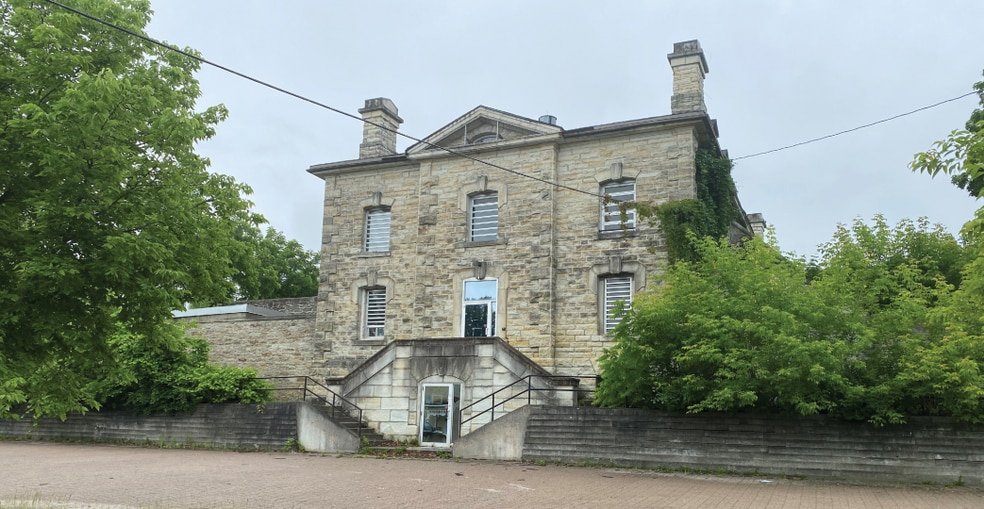 62 Beckwith Rue E, Perth, ON for sale - Primary Photo - Image 1 of 14