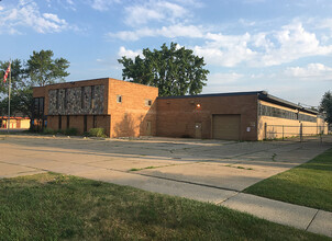 15201 E 12 Mile Rd, Roseville, MI for lease Building Photo- Image 1 of 1