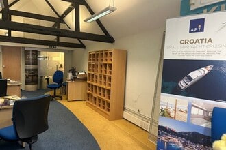 10-12 Denmark St, Wokingham à louer Photo intérieure- Image 1 de 6