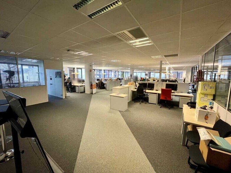 Office in Rouen for lease - Interior Photo - Image 1 of 3