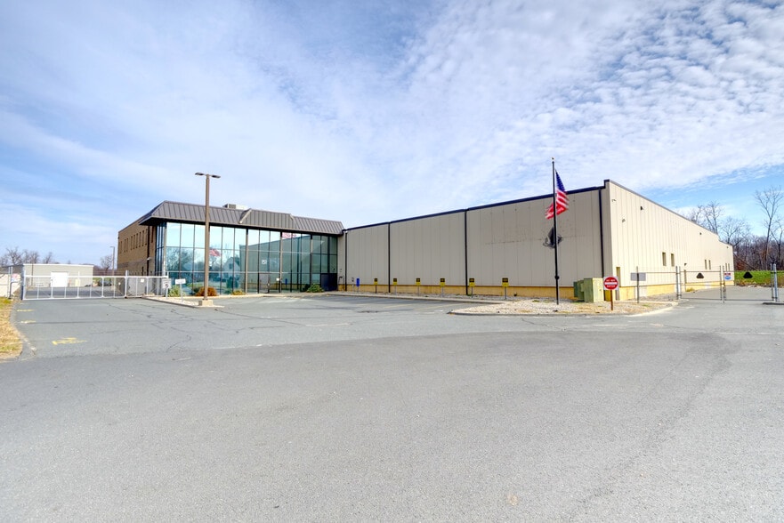 151 Capital Dr, West Springfield, MA for lease - Building Photo - Image 2 of 9