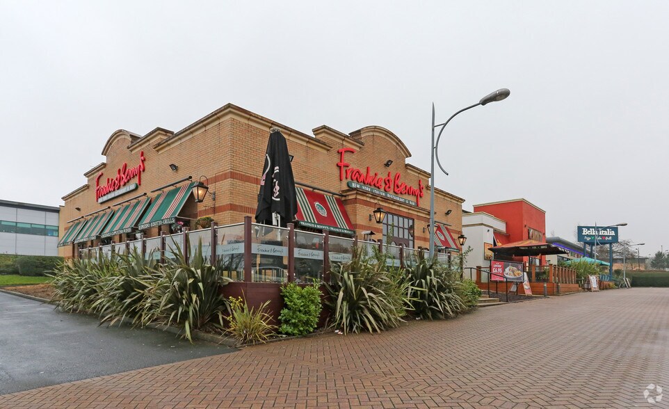 Castlegate Way, Dudley à louer - Photo principale - Image 1 de 3