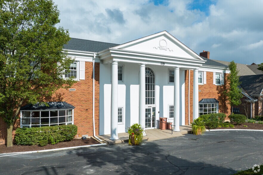 15 Spinning Wheel Rd, Hinsdale, IL à louer - Photo du bâtiment - Image 1 de 34