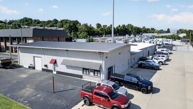 751-755 Friedens Rd, Saint Charles, MO for lease Interior Photo- Image 2 of 3