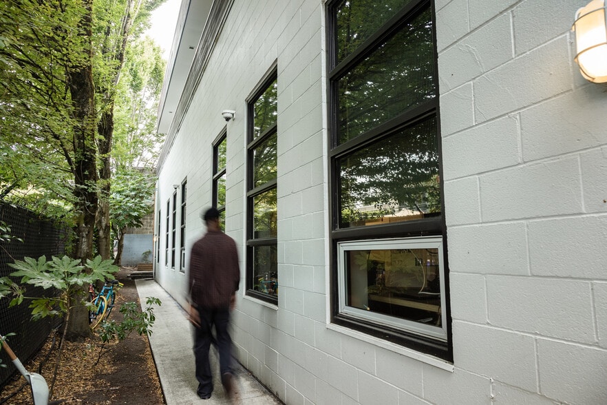 2124 N Flint, Portland, OR for sale - Building Photo - Image 2 of 24