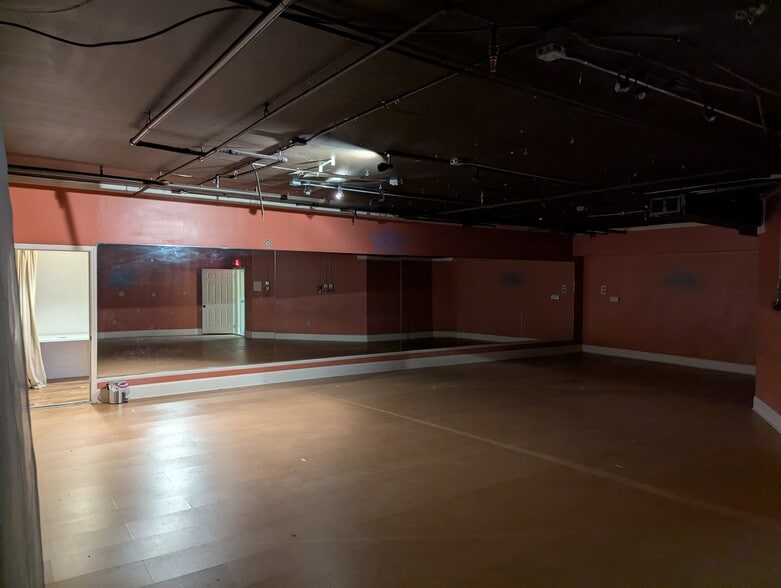 3655 Cherokee St, Kennesaw, GA for lease - Interior Photo - Image 3 of 9